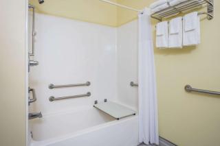 Days Inn & Suites by Wyndham Augusta Near Fort Eisenhower - Augusta - 8