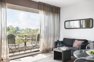 Dandenong Central Apartments Official - 1