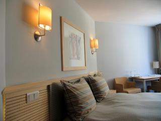 City Hotel - 9