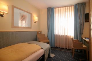 City Hotel - 7
