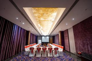 Pride Hotel & Convention Centre Indore - Indore - 1