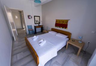 Katapola Vekris apartments - 4