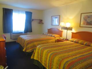 Super 8 by Wyndham Denton - 4