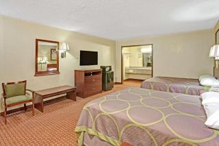 Super 8 by Wyndham Shawnee - Shawnee - 1