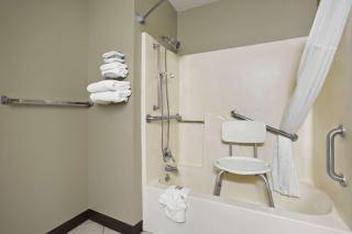 Super 8 by Wyndham Russellville - 6