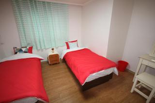 Zzzip Guesthouse in Hongdae - 4