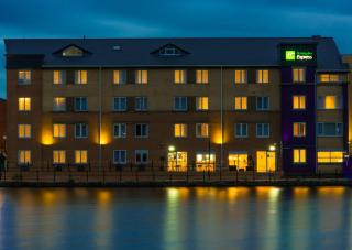 Holiday Inn Express Cardiff Bay by IHG - 0