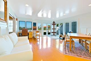 Casa Dolce Hillside Retreat w/ Amazing Ocean Views + Walk to Shops - 9