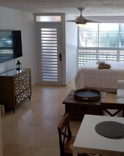 KASA El Sol by the Sea with Pool and Parking - San Juan - 6