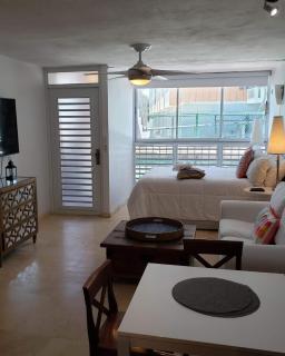 KASA El Sol by the Sea with Pool and Parking - San Juan - 5