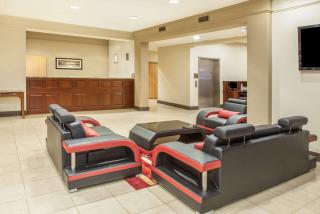 Hawthorn Extended Stay by Wyndham Bloomington - Bloomington - 0