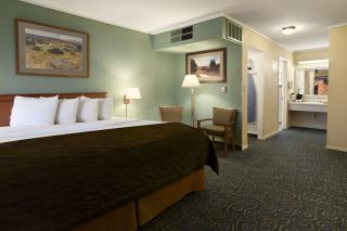Days Inn & Suites by Wyndham Trinidad - 2