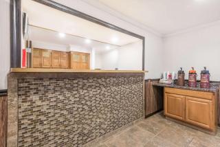 Super 8 by Wyndham Bedford - Bedford - 7