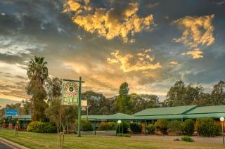 Deniliquin Country Club Motor Inn - 0