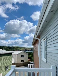 Modern Beach House 3 bed, 3 bath - Balcony sea view - Pembroke - 8