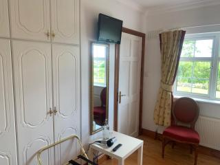 Rockfield Manor B&B, Knock - Knock - 1