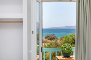 kalais Sea Vibes, Beachfront Suites - A 10 minute drive away from Naxos Town - Next to the bus stop - Plaka - 1