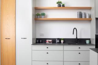 Chic Sea View Balcony Escape by Sea N' Rent - 4