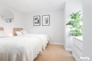 Turtle and Rabbit - Comfortable and Spacious Houses - Slough - 8