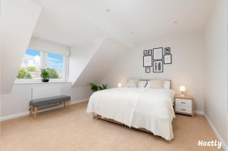 Turtle and Rabbit - Comfortable and Spacious Houses - Slough - 5