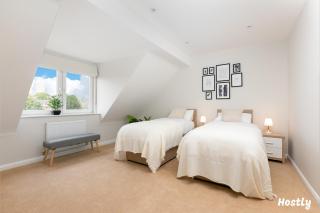 Turtle and Rabbit - Comfortable and Spacious Houses - Slough - 4