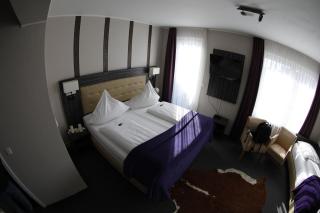 Hotel Famosa - Düsseldorf - 2