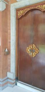 Puri Naga Beachfront Cottages - Legian - 4