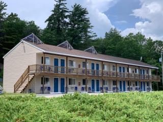 Travelodge by Wyndham Lake George NY - Lake George - 0