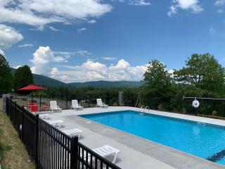 Travelodge by Wyndham Lake George NY - Lake George - 8