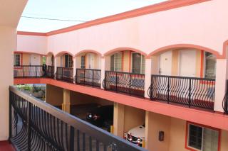 ERTH INN by AGA Maywood - Maywood - 6