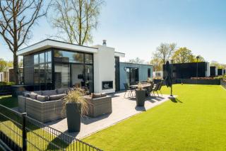 Cube Exclusive Plus mit Meerblick am Strand im EuroParcs Bad Hoophuizen - 0