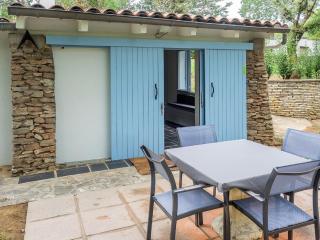 Adorable holiday home with pool - Uzer - 2