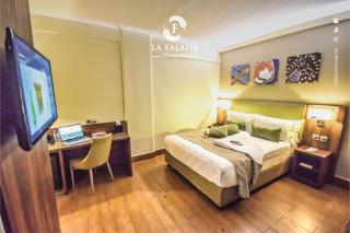 Hotel La Falaise Bonapriso - 1