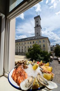 Oysters & Bubbles Gastro Hotel. Rynok square - Lviv - 6