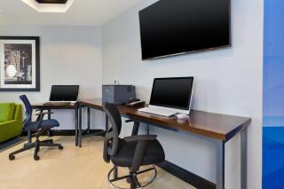 Holiday Inn Express Hotel & Suites Warminster-Horsham by IHG - Warminster - 2