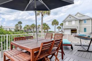 Atlantic Shores Getaway steps from Jax Beach Private House Pet Friendly Near to the Mayo Clinic - UNF - TPC Sawgrass - Convention Center - Shopping Malls - Under 3 Hours from DISNEY - Jacksonville Beach - 8