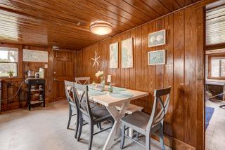 Atlantic Shores Getaway steps from Jax Beach Private House Pet Friendly Near to the Mayo Clinic - UNF - TPC Sawgrass - Convention Center - Shopping Malls - Under 3 Hours from DISNEY - Jacksonville Beach - 1