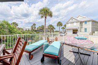 Atlantic Shores Getaway steps from Jax Beach Private House Pet Friendly Near to the Mayo Clinic - UNF - TPC Sawgrass - Convention Center - Shopping Malls - Under 3 Hours from DISNEY - Jacksonville Beach - 7