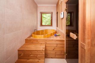 Rose Hip Hill Guesthouse - Valea Tîrnei - 9