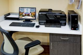 Candlewood Suites Medford by IHG - Medford - 4