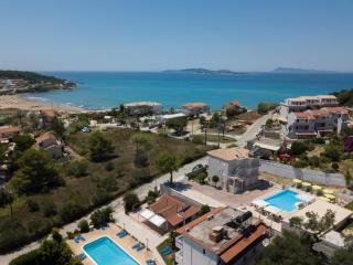 Kouros Apartments & Studios By Hotelius - Agios Stefanos - 1