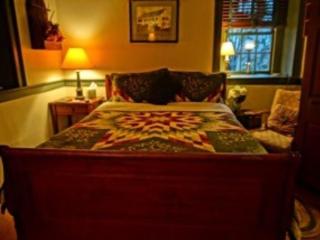 Brownstone Colonial Inn - 7