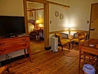 Brownstone Colonial Inn - Reinholds - 4