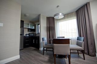 Ramada by Wyndham Ottawa On The Rideau - 9