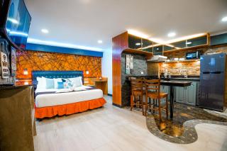 ClockWorkOrange Luxury Suites - 9