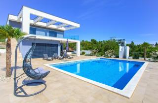 Villa QUADRA with heated pool - Pinezici - 1