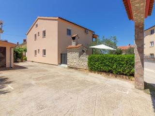 Holiday home in Peroj with private pool - Peroj - 1