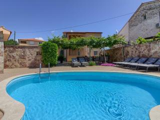 Holiday home in Peroj with private pool - Peroj - 0
