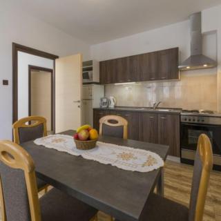 Apartmani s dvije spavaće sobe 4 osobe - Selce - 1