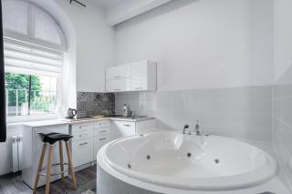 Jacuzzi JM Rooms Apartment WAWELOFTS - Cracovia - 5